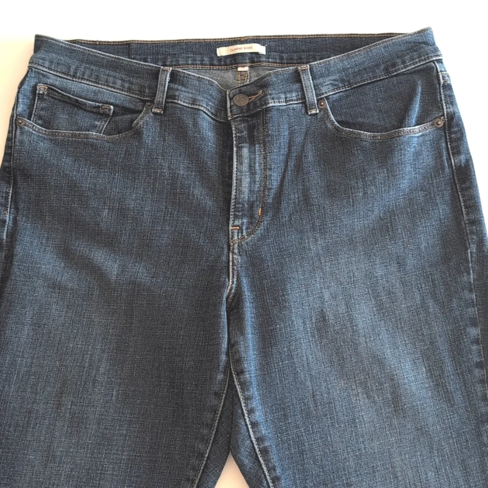 Levi Strauss & Co. Original Riveted Classic Boot blue jeans. 16S 33 x 30